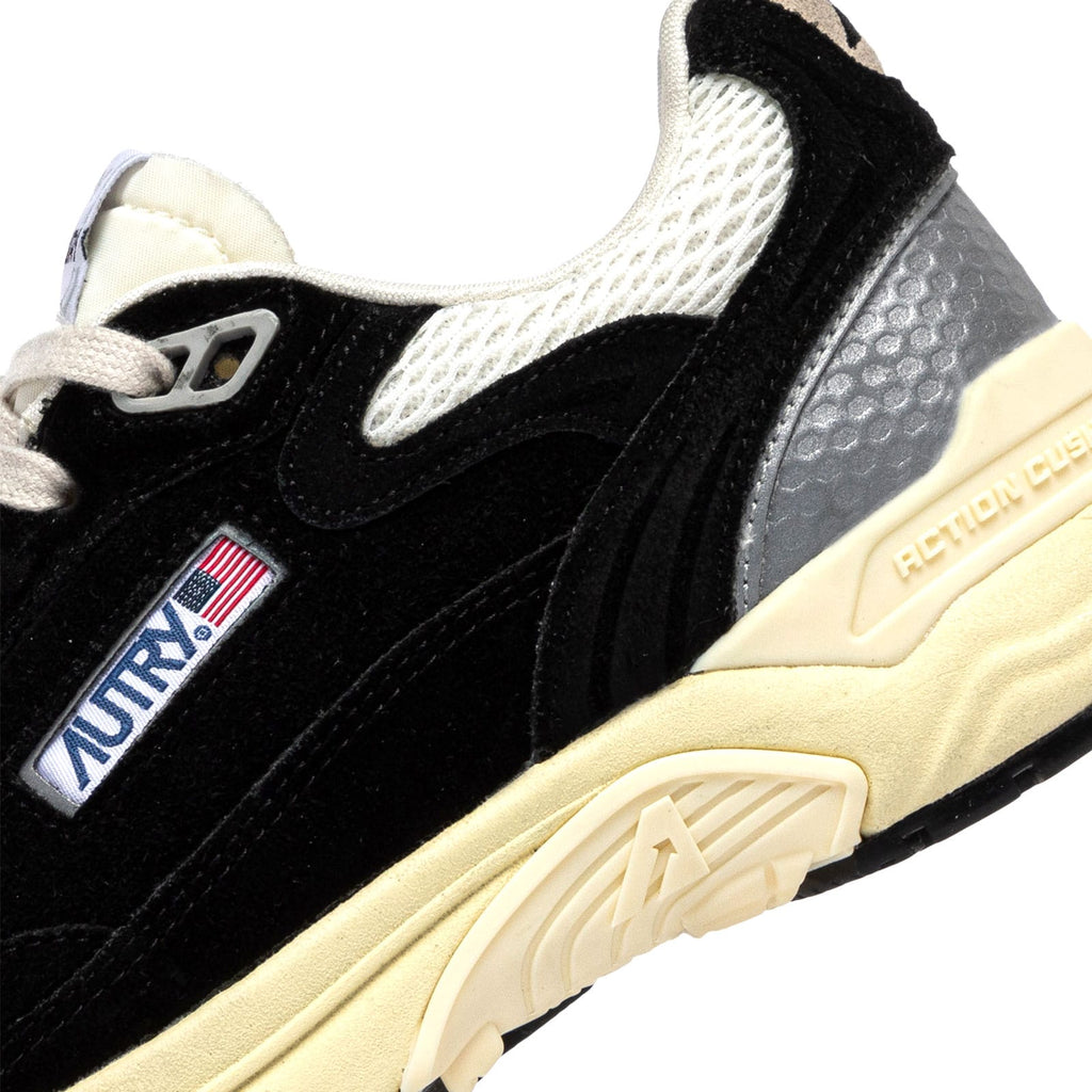 sneakers autry hyperway noires vue de près