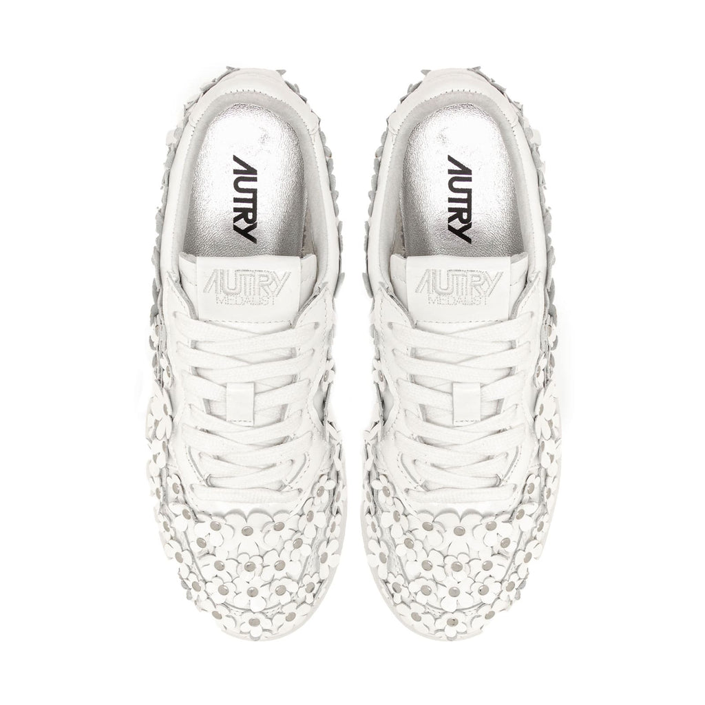 sneakers autry medalist femmes à fleurs blanches en relief vues du haut