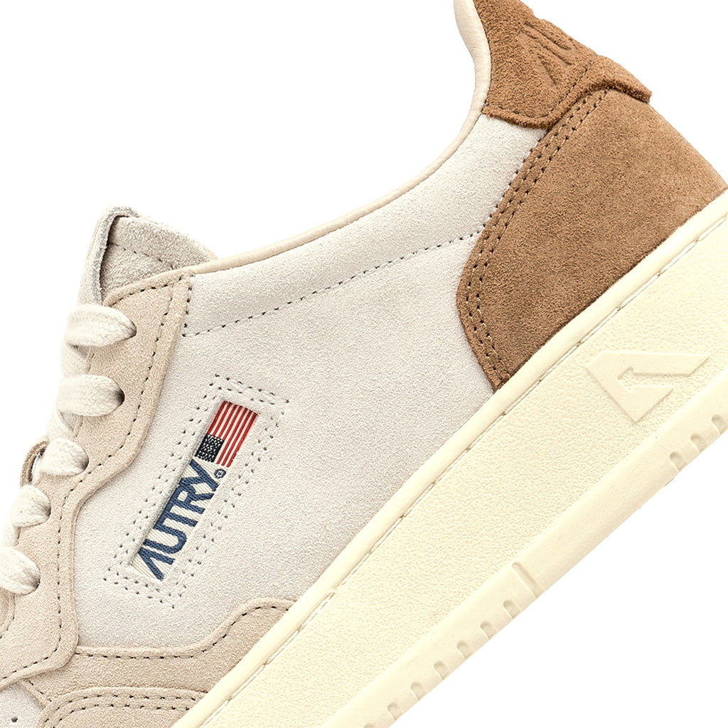 sneakers autry medalist suede femmes vue de près