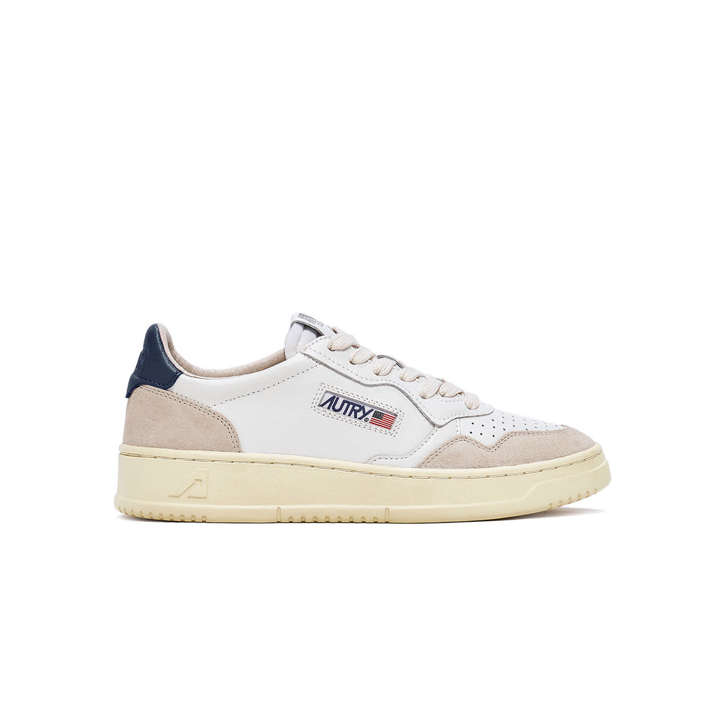 Sneakers AUTRY Medalist Low code LS28 - White and Blue leather suede