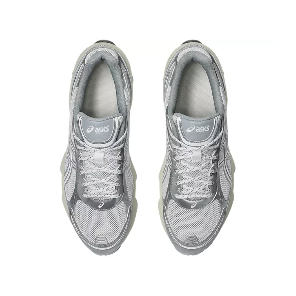 Top-down view of ASICS GEL-KINETIC FLUENT – mesh upper and lace design