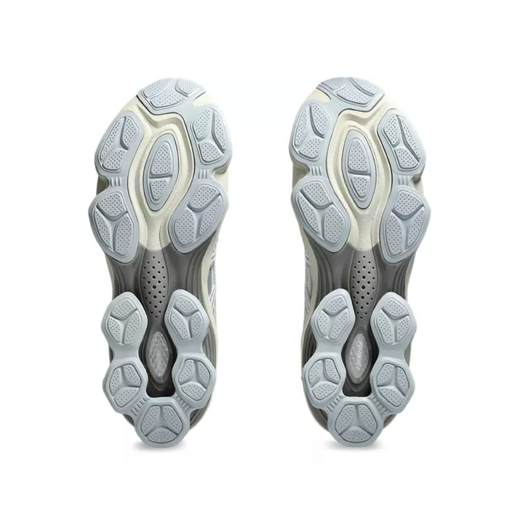 Outsole view of ASICS GEL-KINETIC FLUENT – traction-focused rubber grip