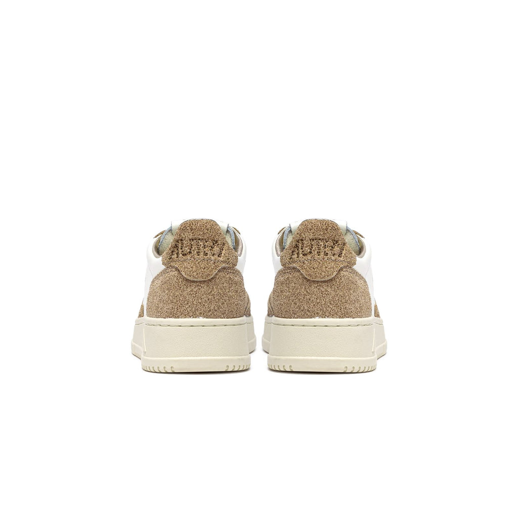 sneakers autry medalist beige avec paillettes pour femmes vue de l'arriere