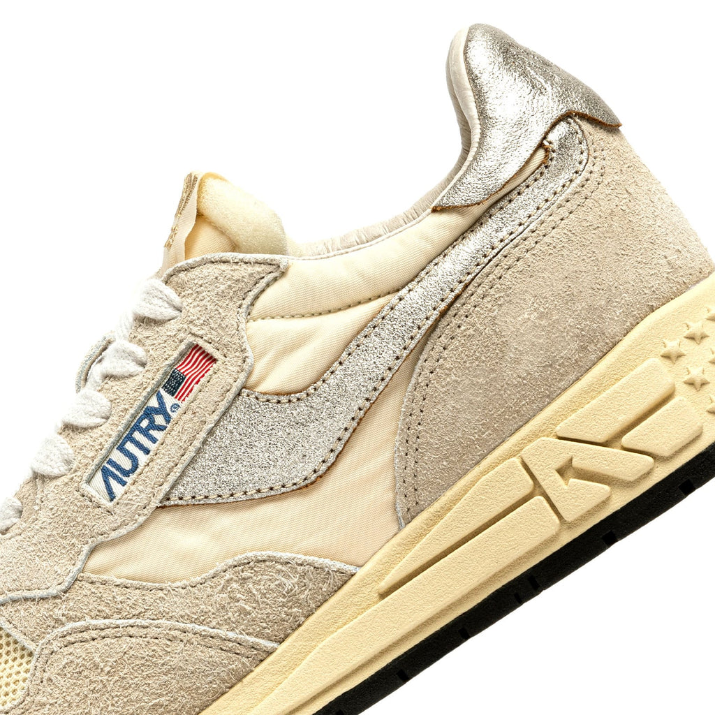 autry reelwind sneakers beige et dorées pour femmes vue de détail