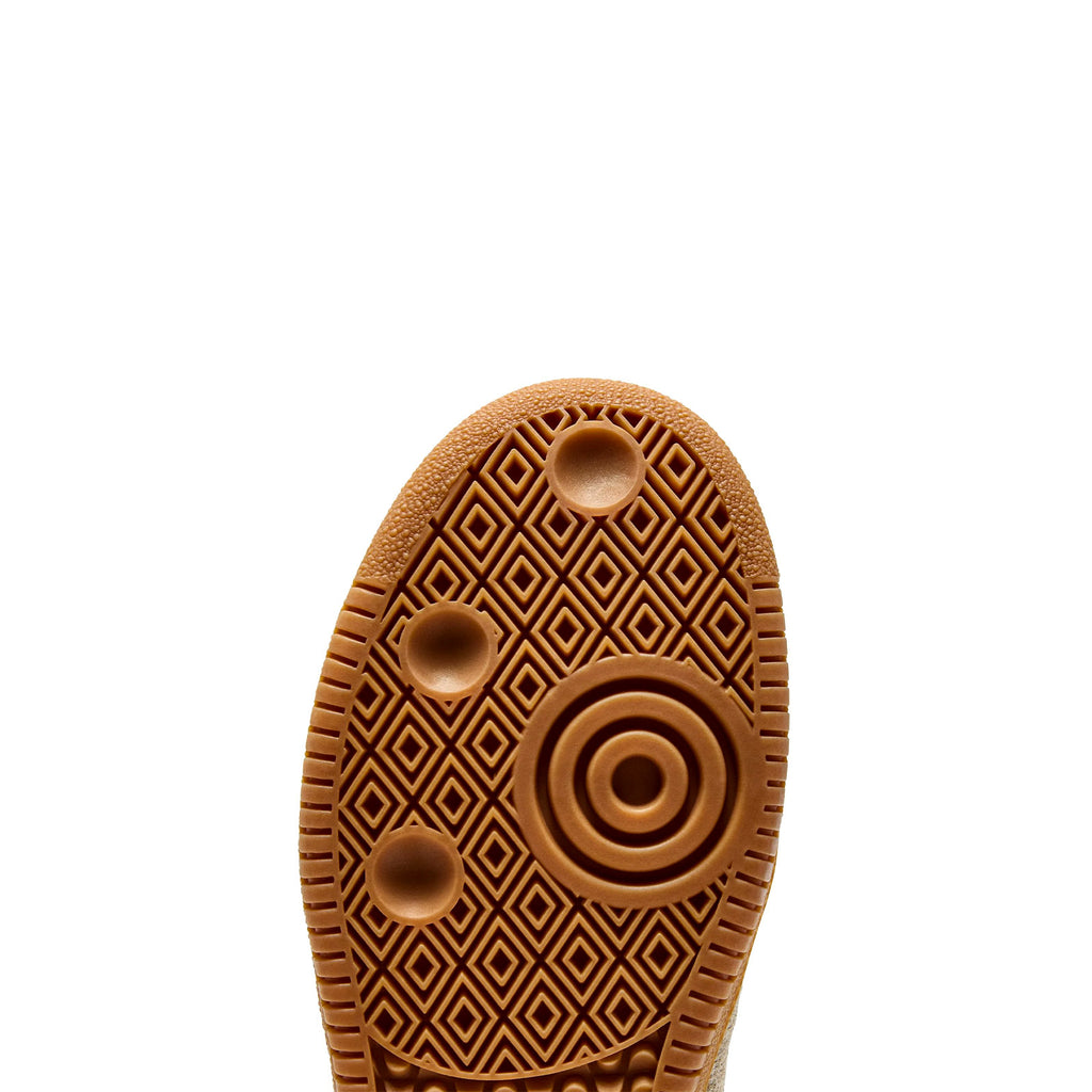 Outsole view of Diadora Gold Indoor Hairy – Beige Bleached rubber sole with court-inspired traction pattern
