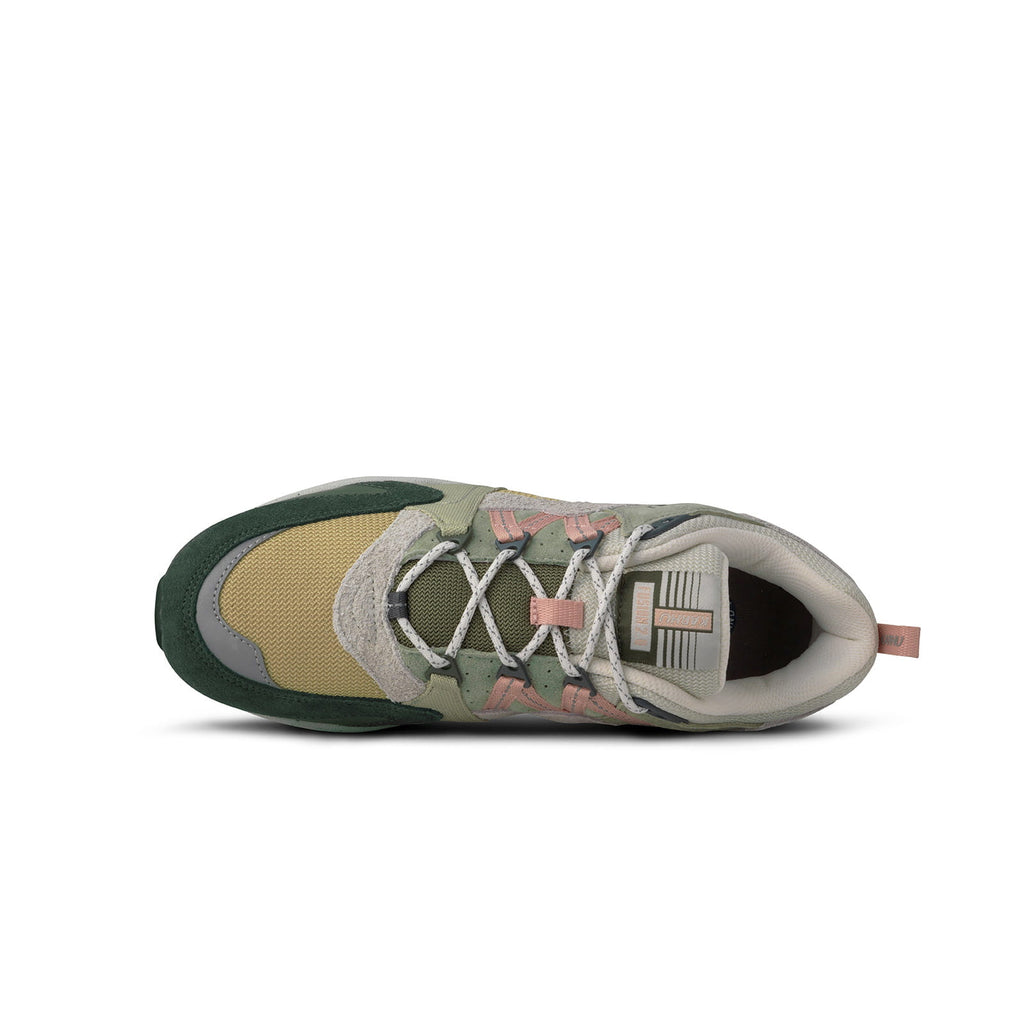 sneakers karhu fusion vertes et roses pour femmes et hommes vue du dessus