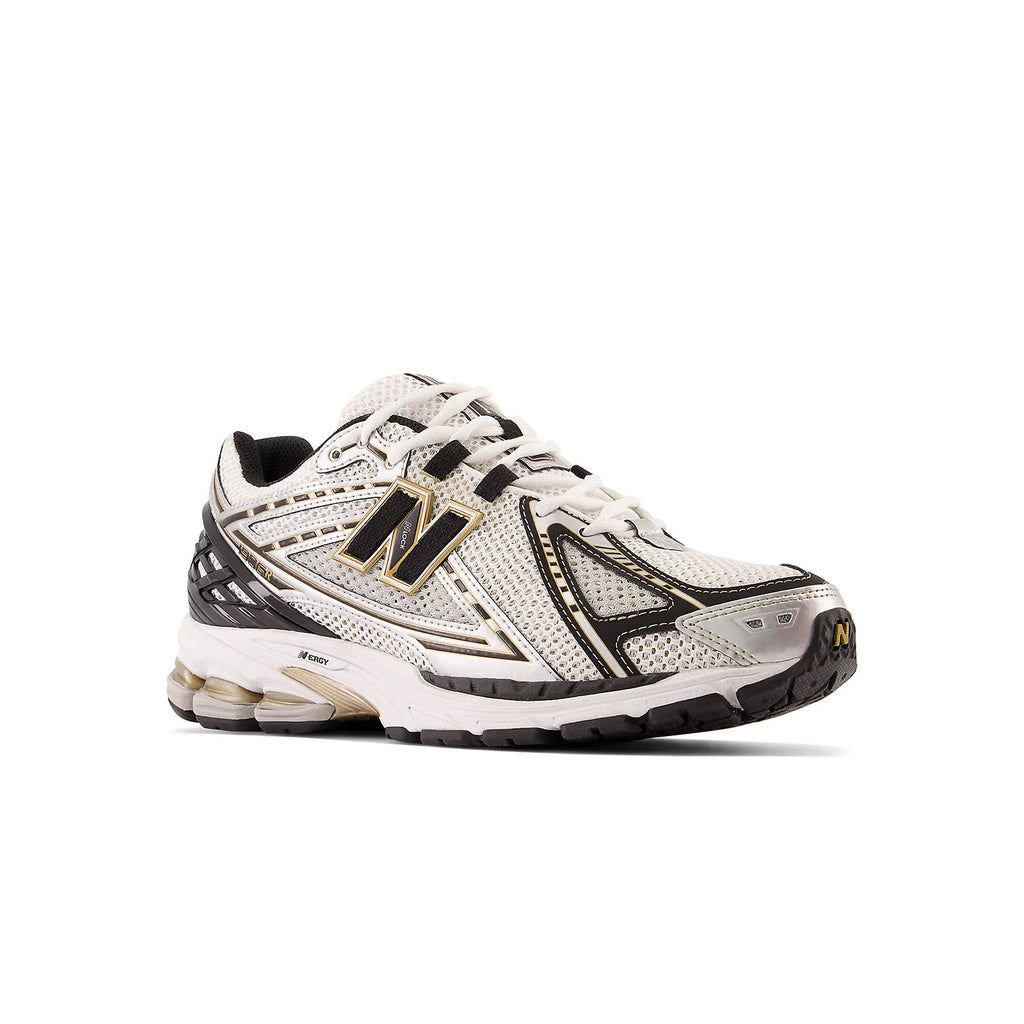 sneakers new balance 1906 silver/gold pour femmes vue de coté