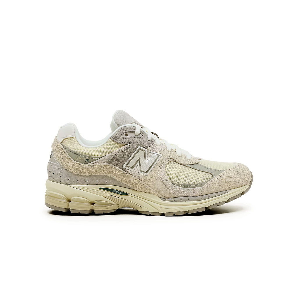 Sneakers New Balance 2002R pour femmes et pour hommes vue de coté