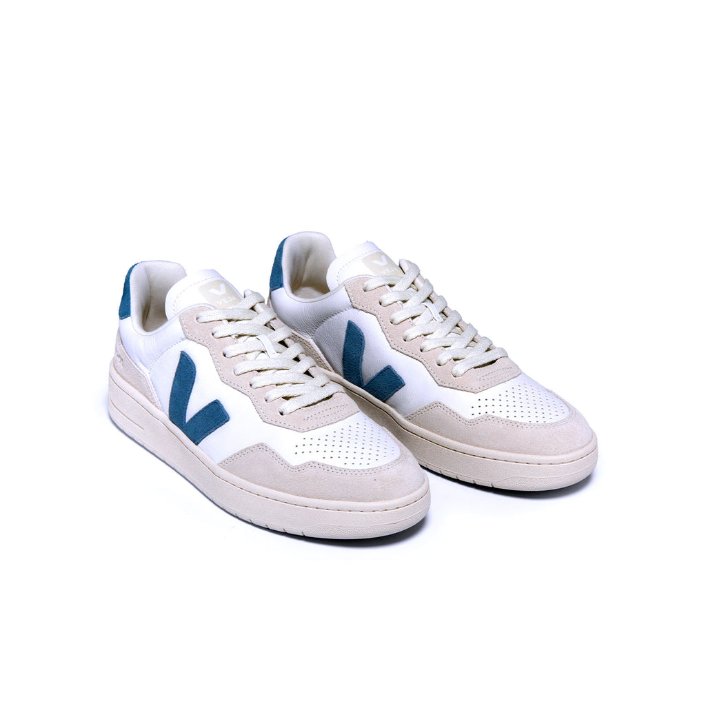 Baskets Veja v-90 sustainable sneakers for men and women