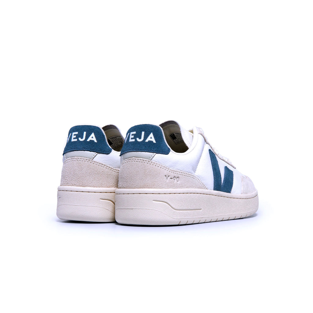 Baskets Veja v-90 sustainable sneakers for men and women