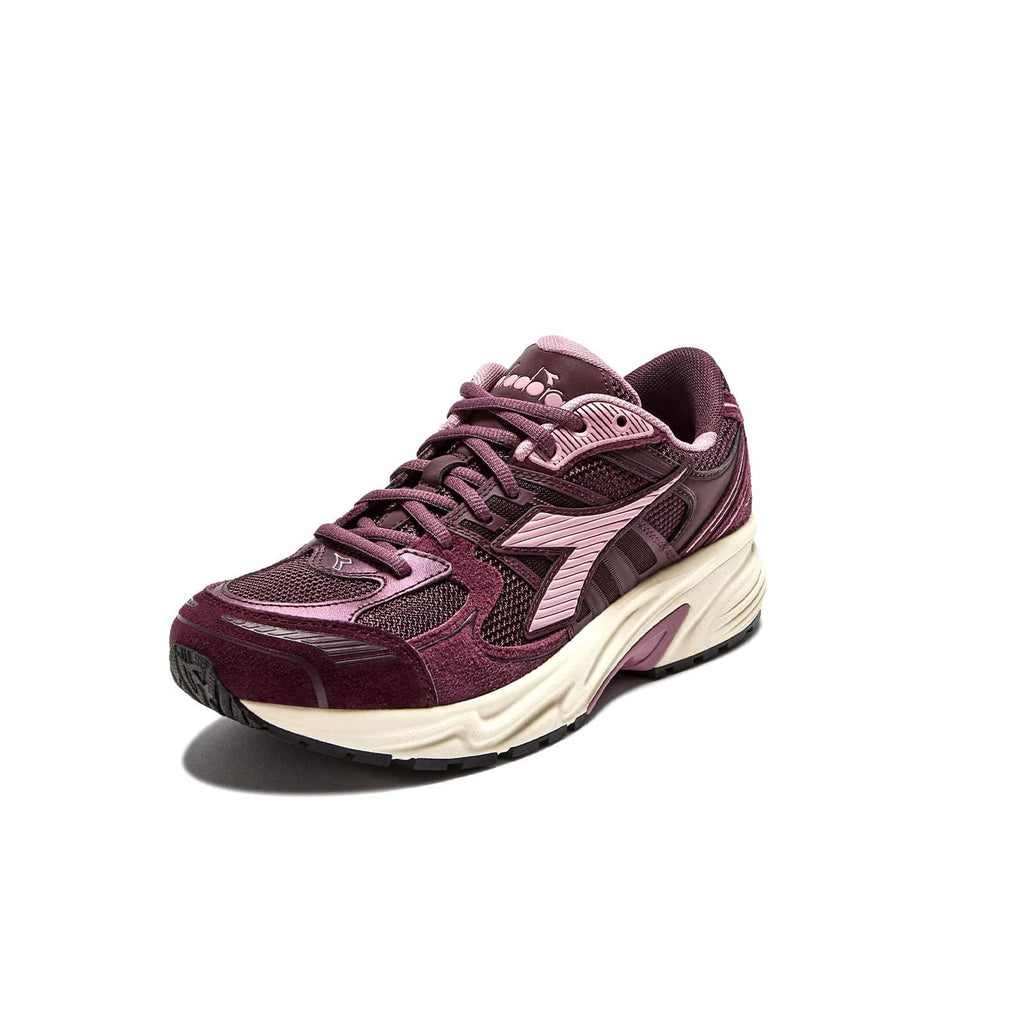 sneakers Diadora Mythos Star bordeaux pour femmes vues de trois quarts
