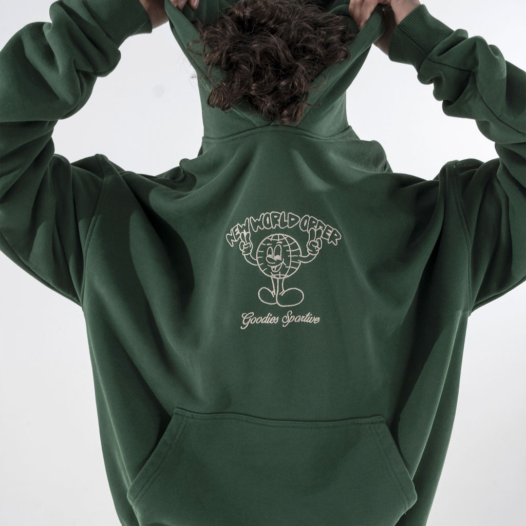 Hoodie Goodies SPortive vert New World porté