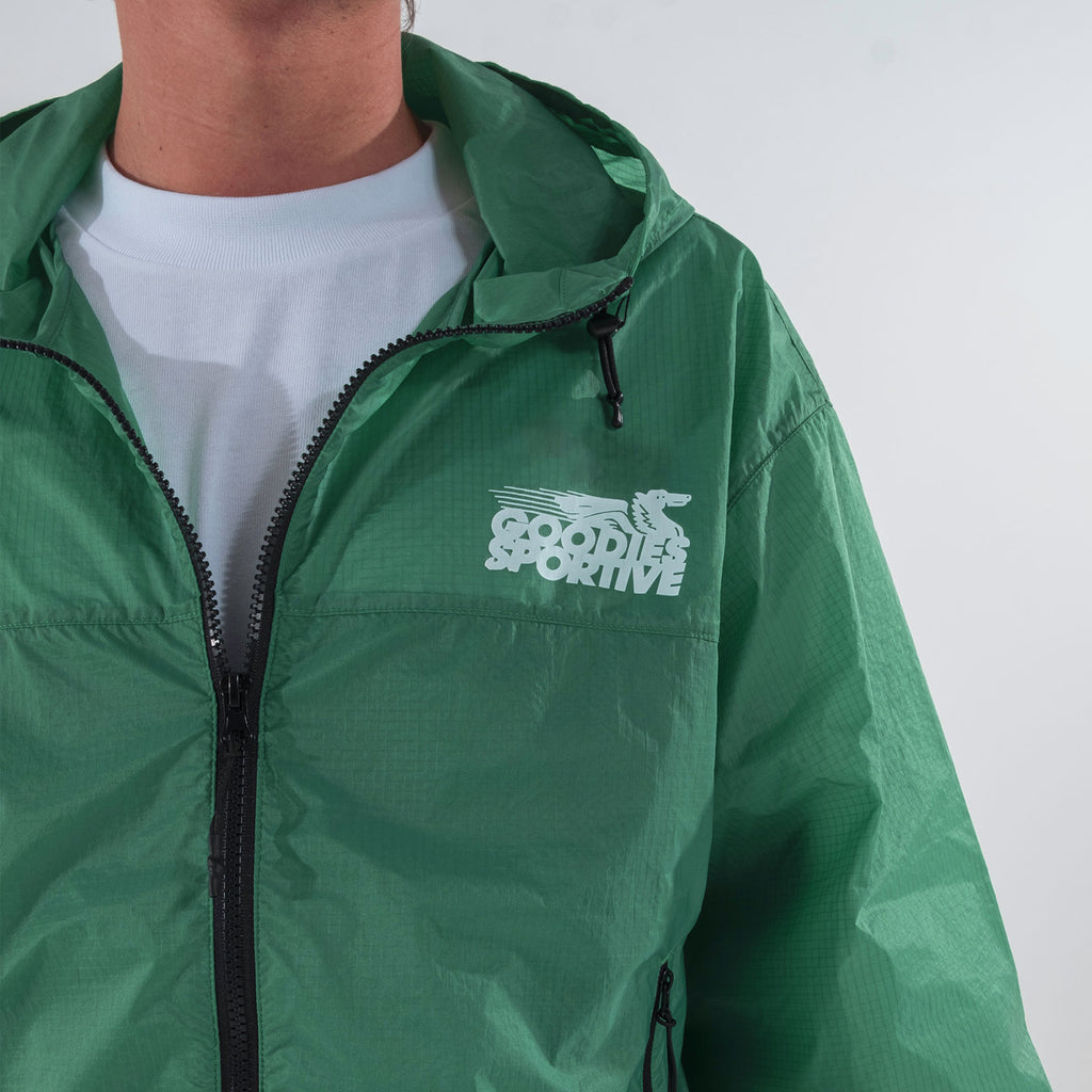 veste goodies sportive Ultra Light Jacket verte portée