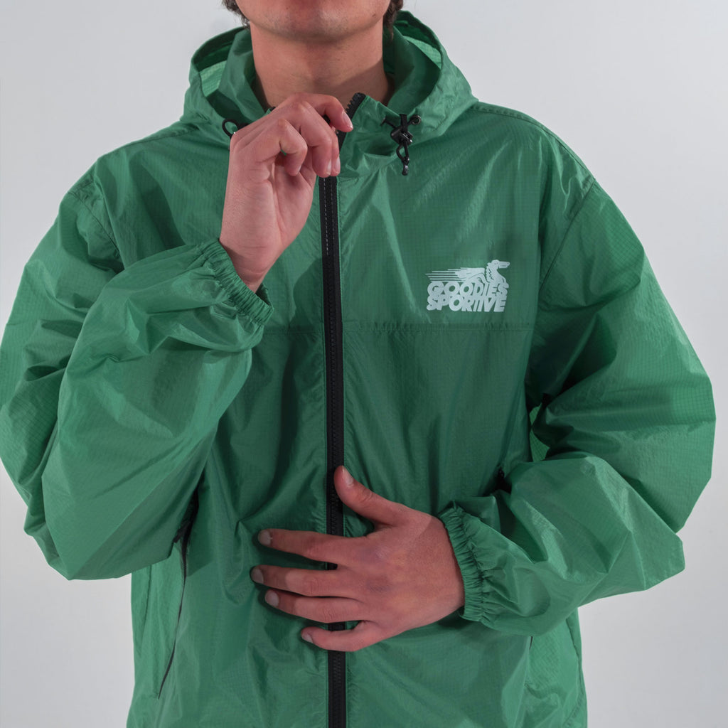 veste goodies sportive Ultra Light Jacket verte portée