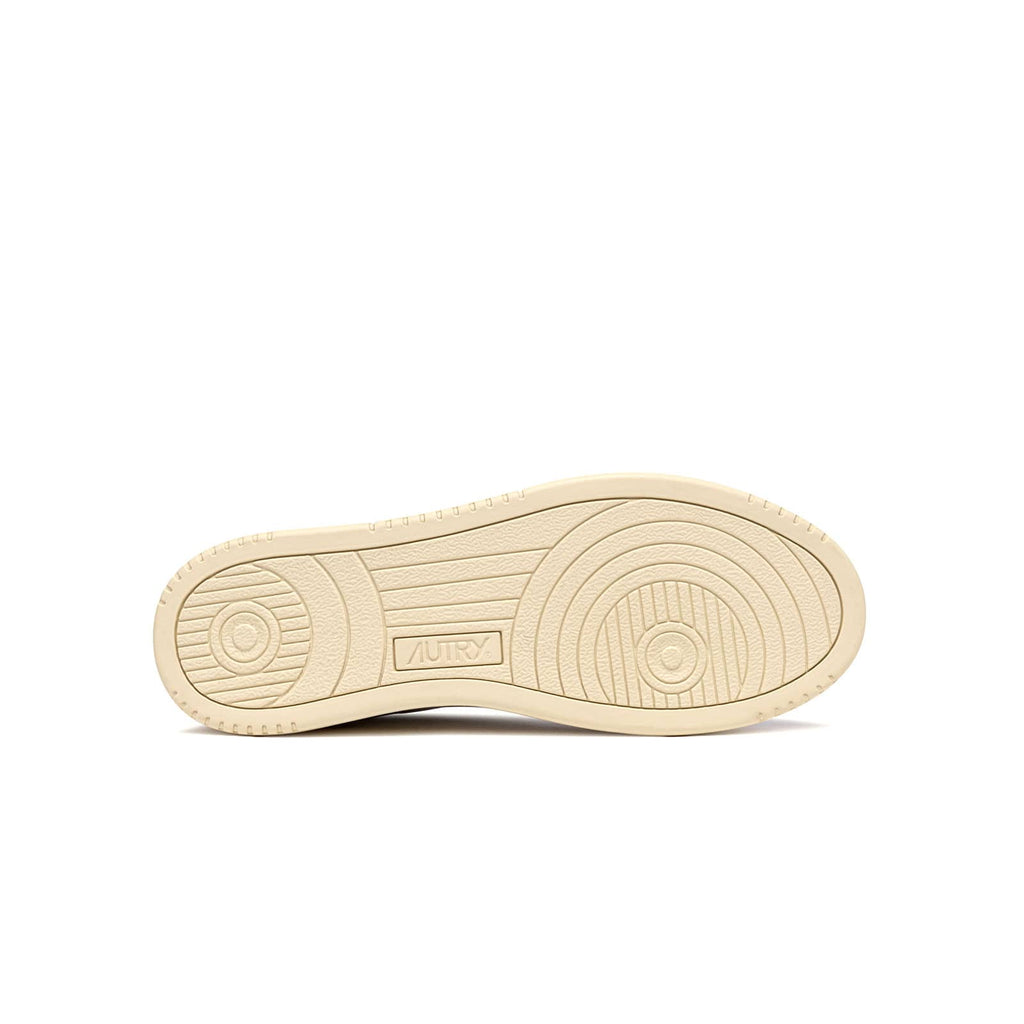 baskets autry blanches et vertes vue de la semelle