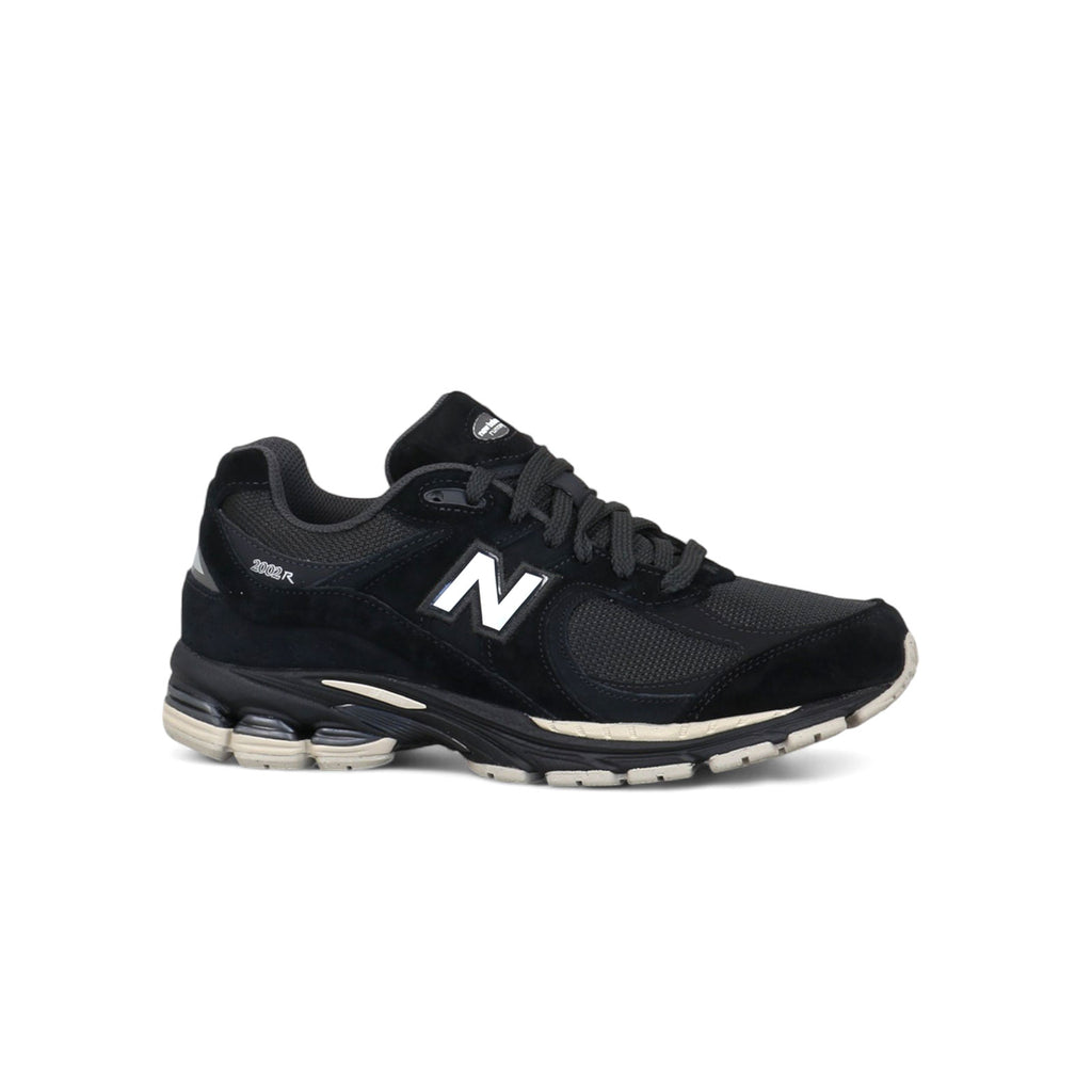 sneakers new balance noires vues de profil 